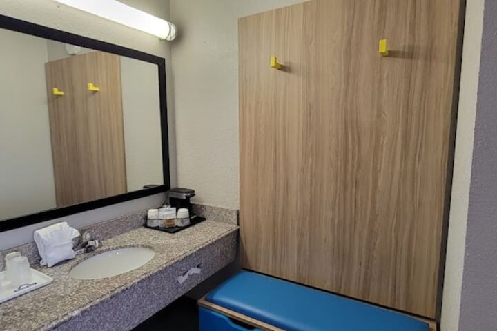 Room 54 of 70