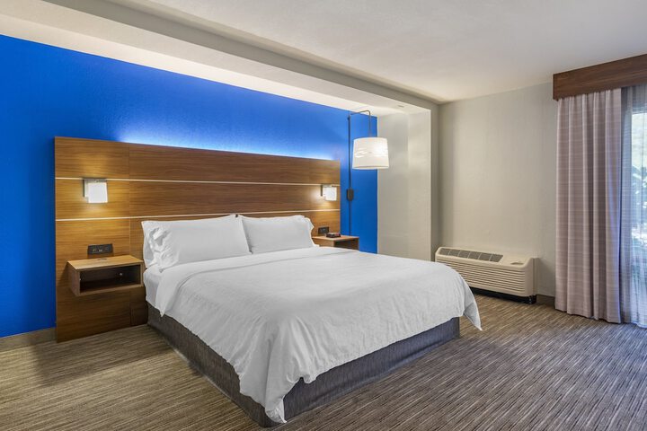 Room 28 of 40