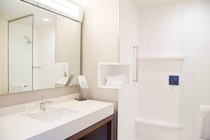 Room 15 of 40