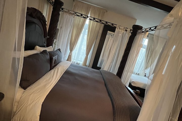 Room 48 of 119