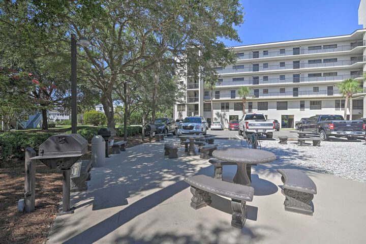 Pawleys Island Condo Retreat w / Beach Access!