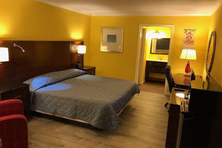 Room 7 of 14