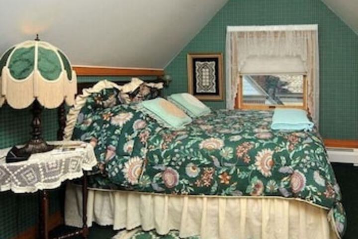 Victorian Loft B & B