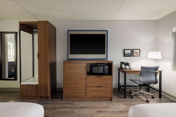 Room 32 of 62