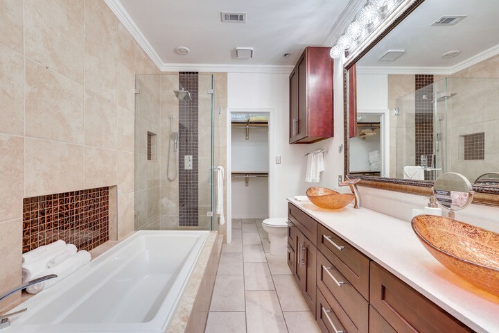 Modern Carrollton Home - Private Pool & Grill