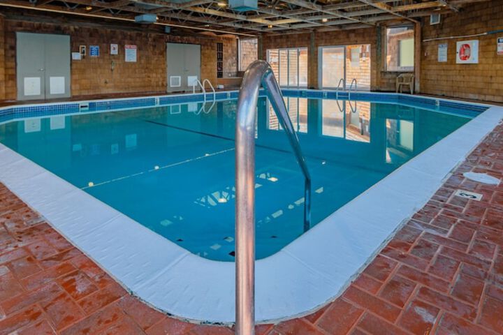 Pool 10 of 108