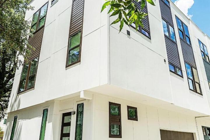 Montrose Guesthouse Suites by Dunyha