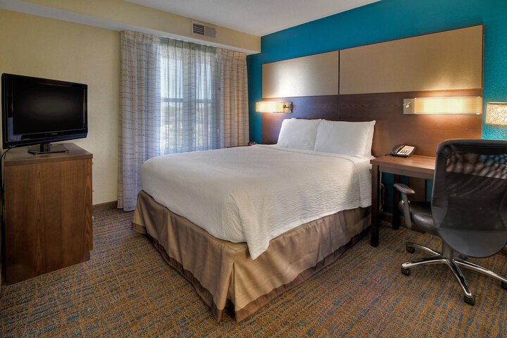 Room 8 of 18