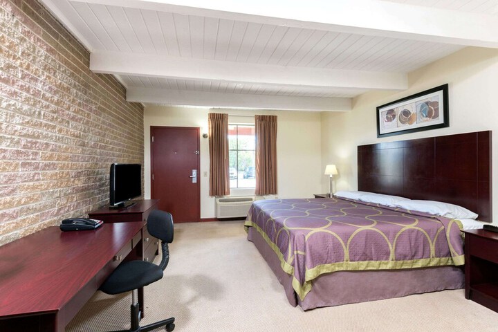 Super 8 by Wyndham Beaver Falls