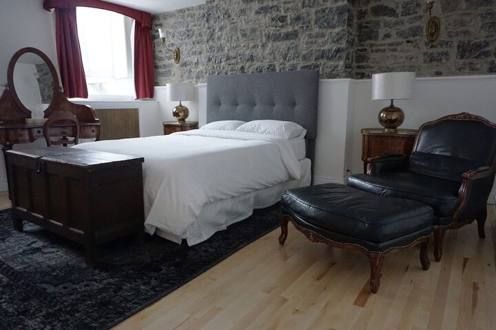 Room 26 of 76