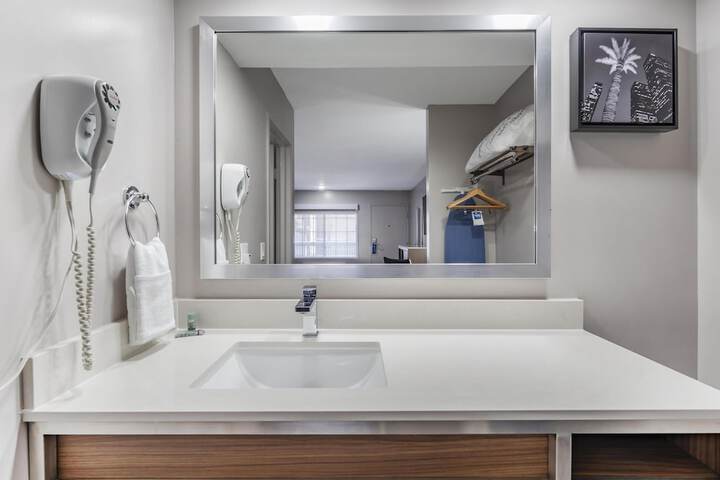 Best Western Airport Plaza Hotel – LAX  Airport LA Stadium