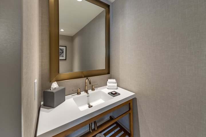 Room 32 of 70