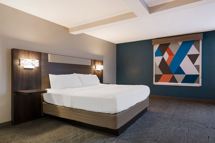 Room 48 of 92