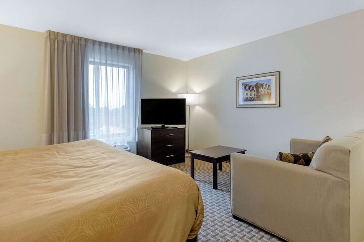 Room 32 of 61