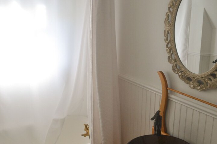 Room 18 of 28