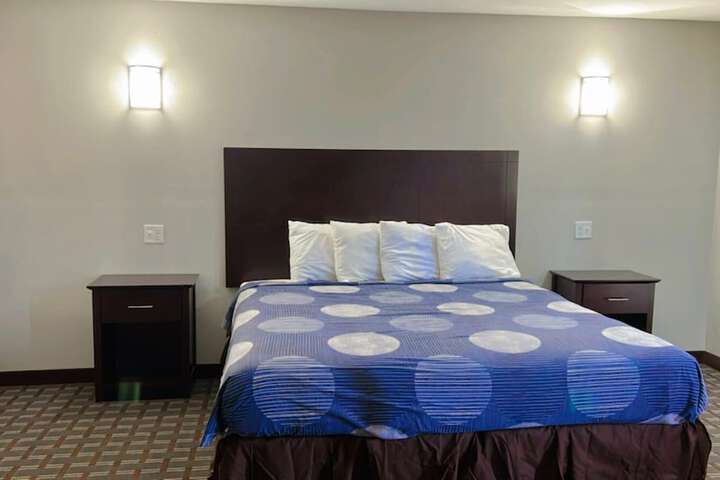 Room 14 of 18