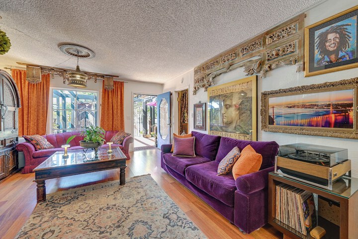 Bohemian Wonderland: Benicia Bungalow w / Pergola!
