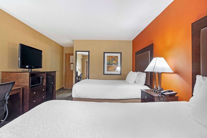 Room 33 of 48
