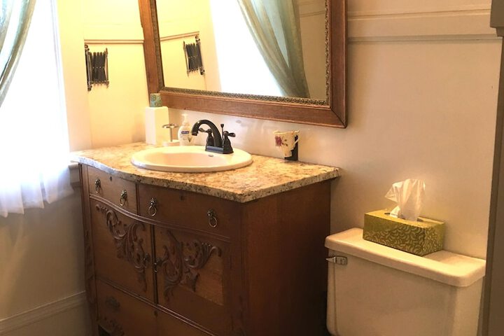 Old Iron Inn Bed and Breakfast