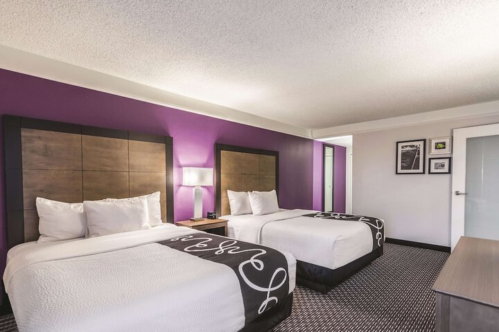La Quinta Inn & Suites by Wyndham Cincinnati Sharonville