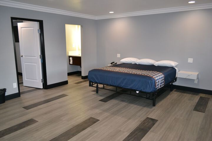 Room 13 of 20