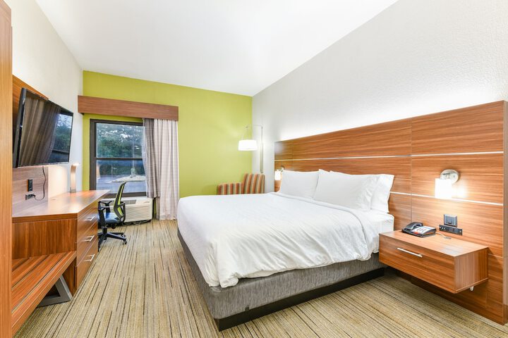 Room 28 of 46