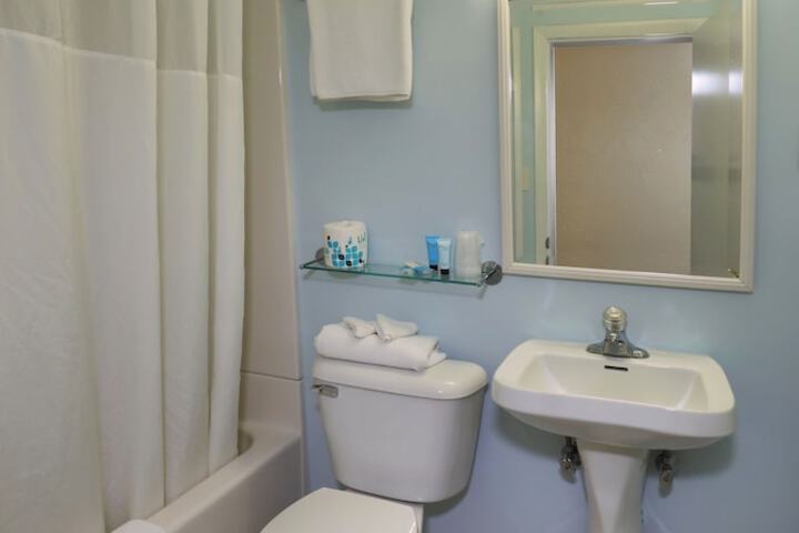 Room 42 of 111