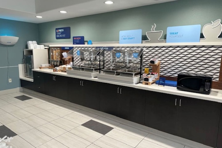 Holiday Inn Express Hotel & Suites Weston by IHG