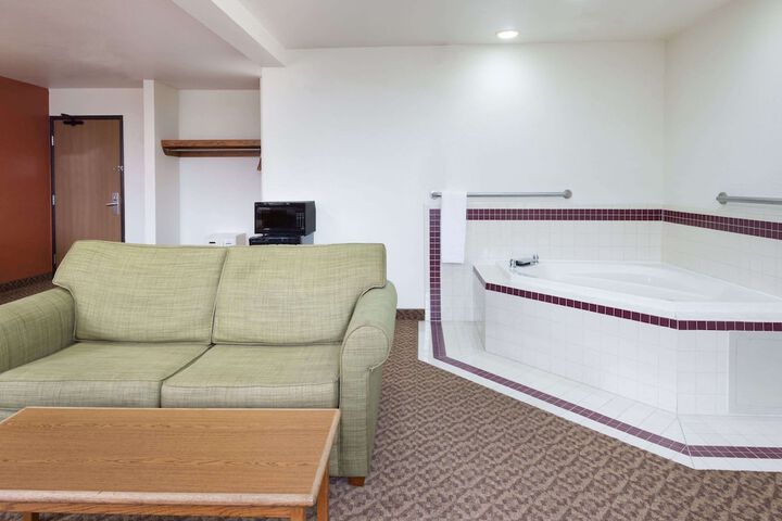 Room 8 of 15