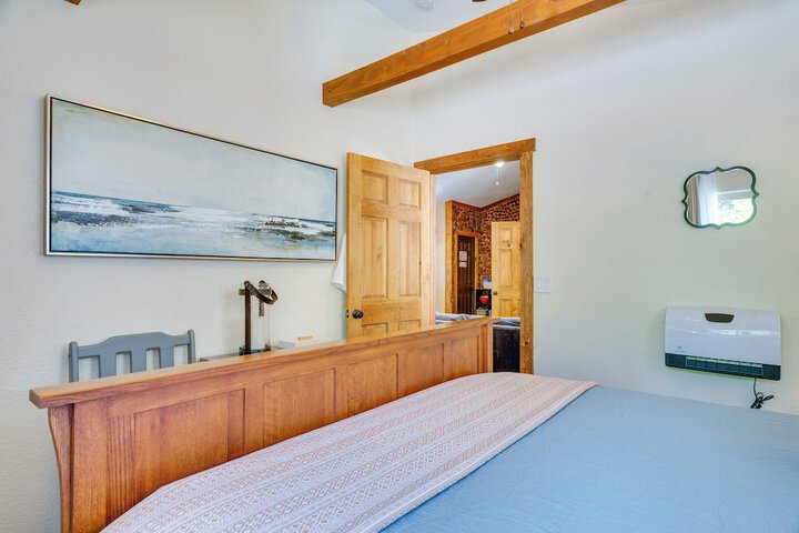 Woodland Park Apartment: Forest Views + Deck!