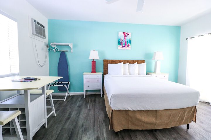Room 72 of 198