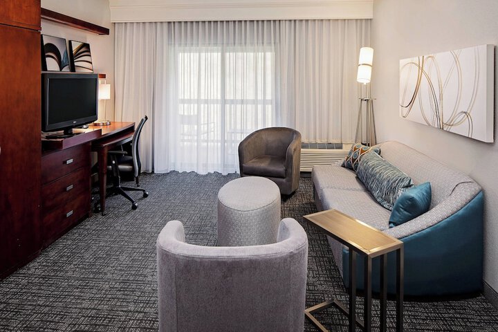 Courtyard by Marriott Pittsburgh West Homestead / Waterfront