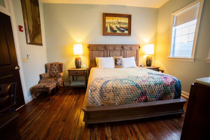 Oaak Tree Hotel