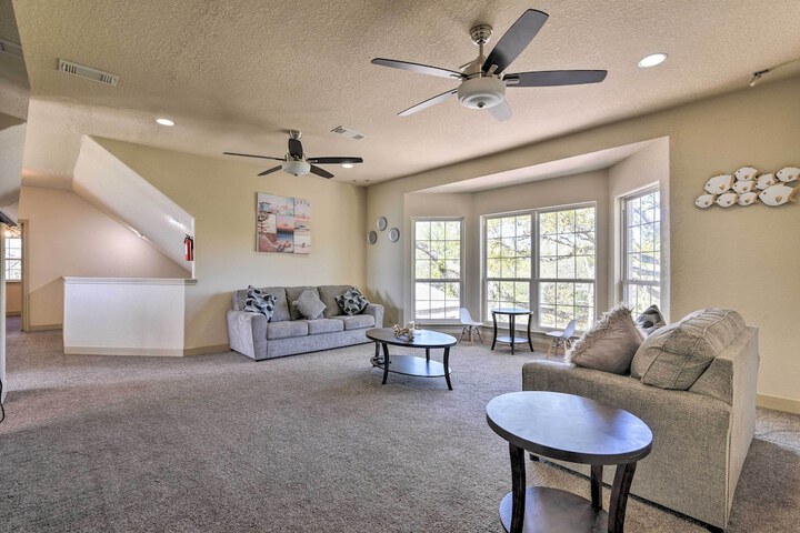 Waterfront Family Home w / Patio in Hitchcock