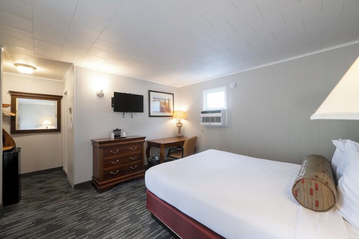 Scottys Lakeside Resort