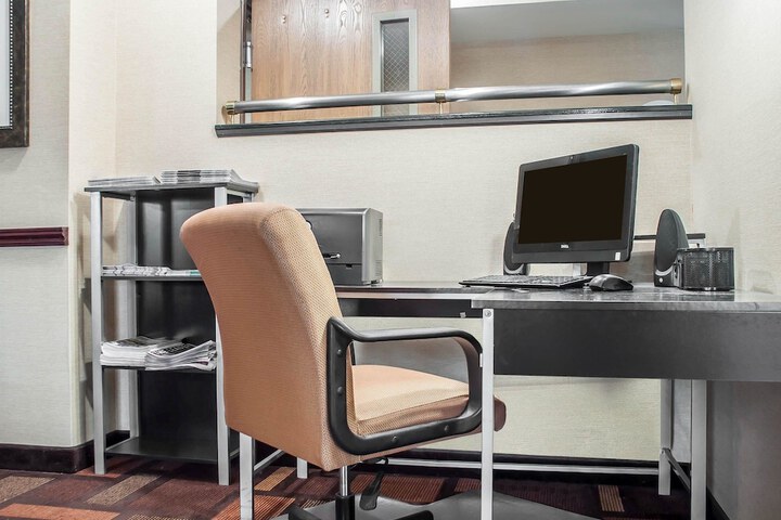 Business Center 34 of 37