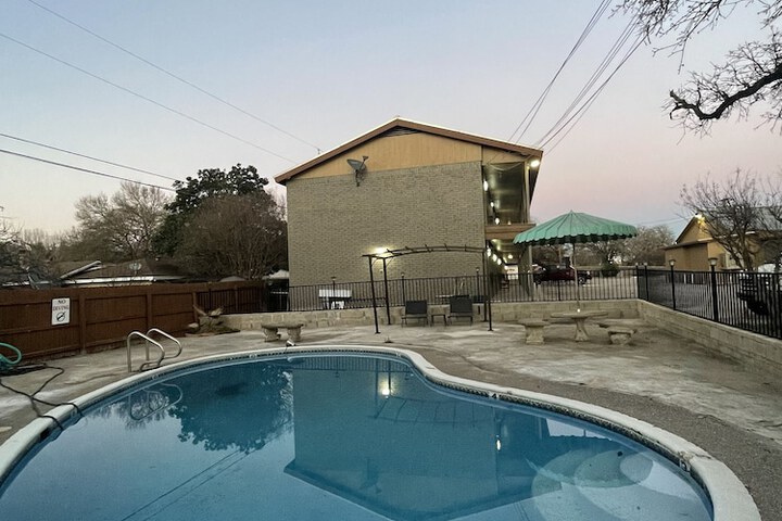 Pool 4 of 19