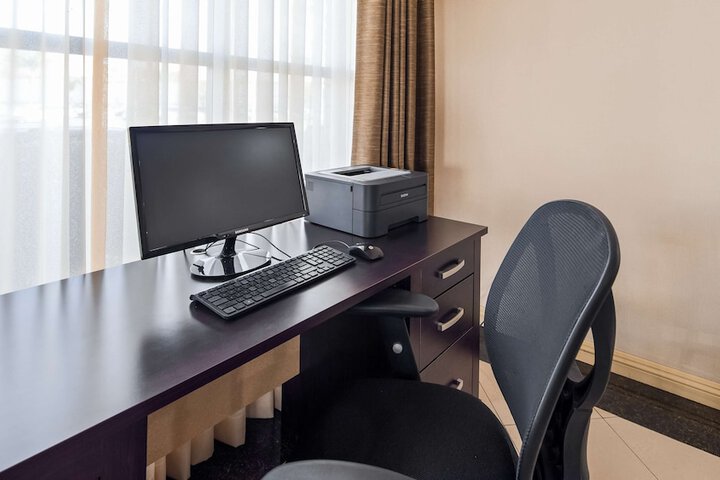Business Center 37 of 37