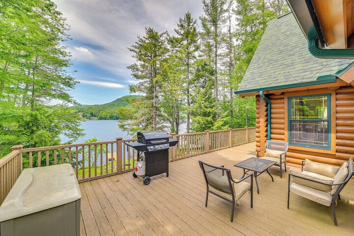 Lakefront Corinth Log Home: Private Dock Fire Pit