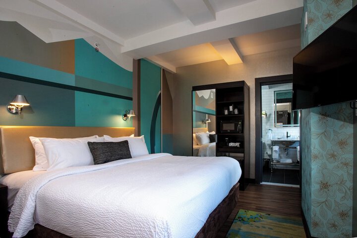 Room 21 of 40