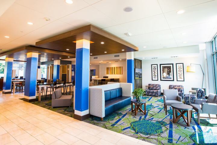 Holiday Inn Express & Suites Greenwood Mall by IHG