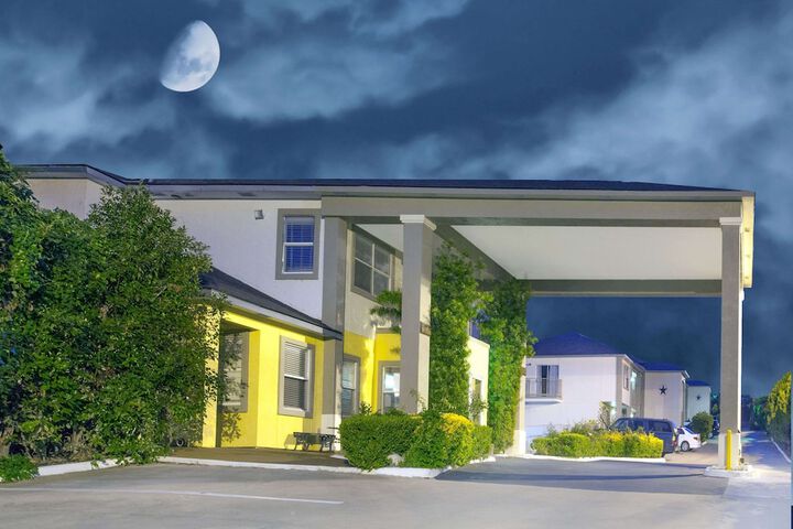 Hotel 3 of 40