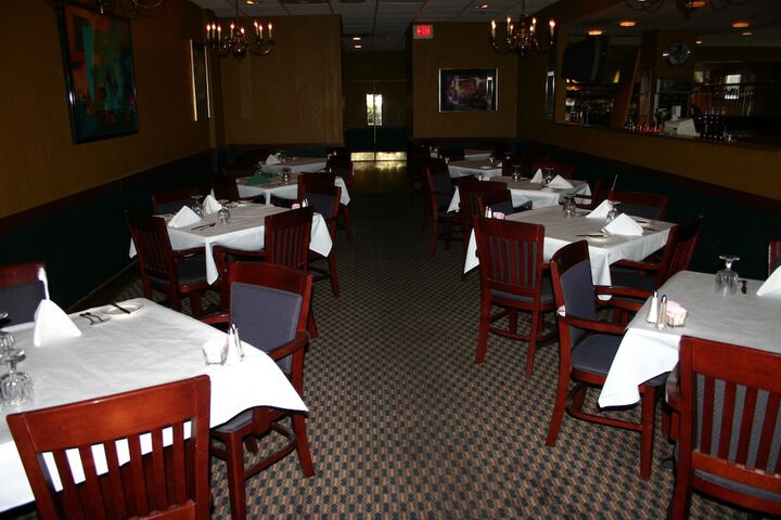 Dining 23 of 27