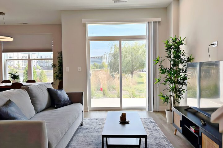 Modern 4BR with Parking - WV rep 4