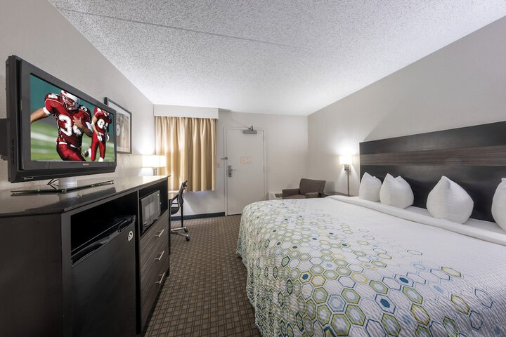 Room 25 of 41