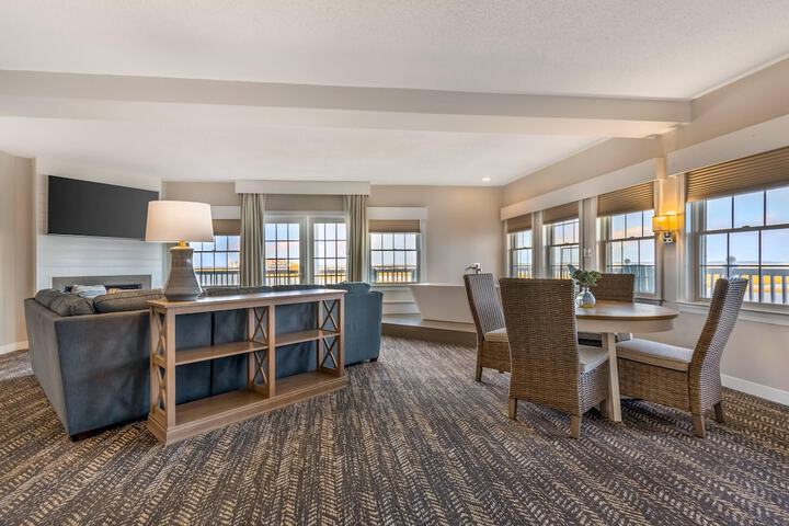 Comfort Suites Chincoteague Island Bayfront Resort