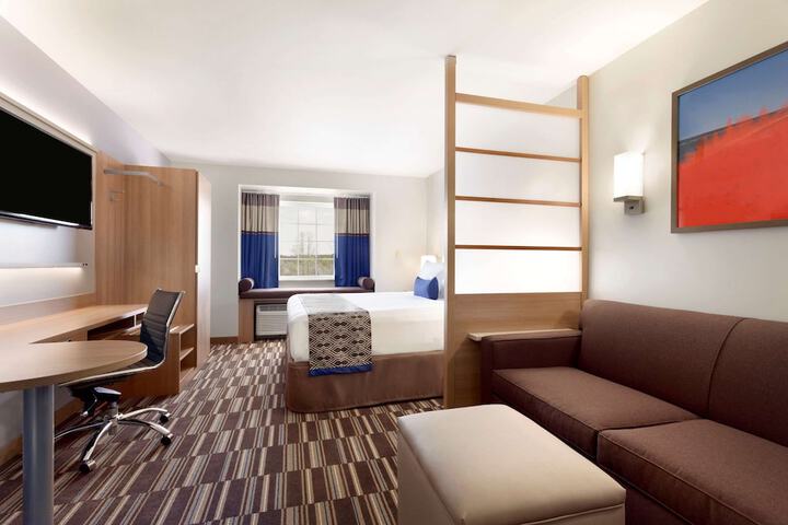 Room 13 of 30