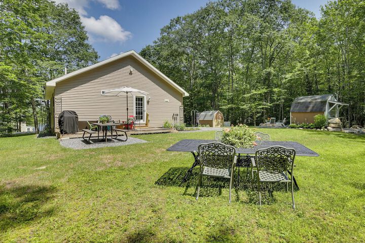 Maine Cottage w / Dock & Kayaks Near Augusta!