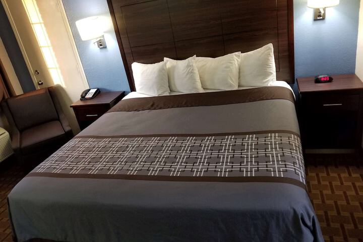 Room 12 of 27
