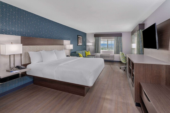 Room 14 of 32